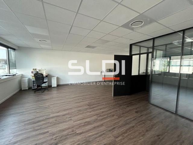Bureaux A LOUER - CHAMPAGNE AU MONT D'OR - 1 069 m²