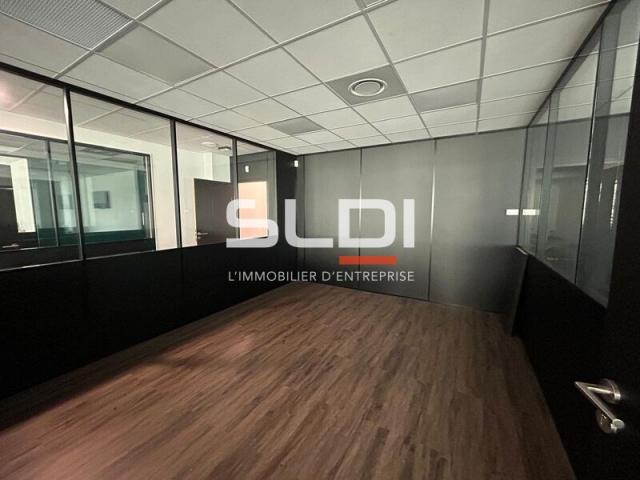 Bureaux A LOUER - CHAMPAGNE AU MONT D'OR - 1 069 m²