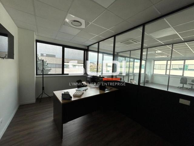 Bureaux A LOUER - CHAMPAGNE AU MONT D'OR - 1 069 m²