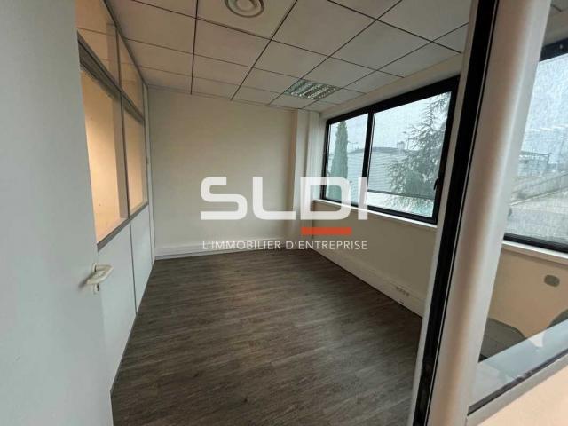 Bureaux A LOUER - CHAMPAGNE AU MONT D'OR - 1 069 m²