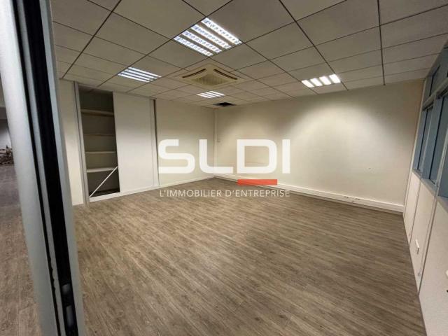 Bureaux A LOUER - CHAMPAGNE AU MONT D'OR - 1 069 m²
