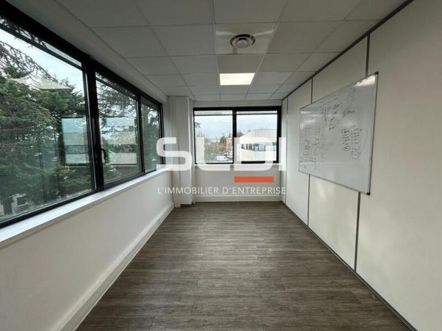 Bureaux A LOUER - CHAMPAGNE AU MONT D'OR - 1 069 m²