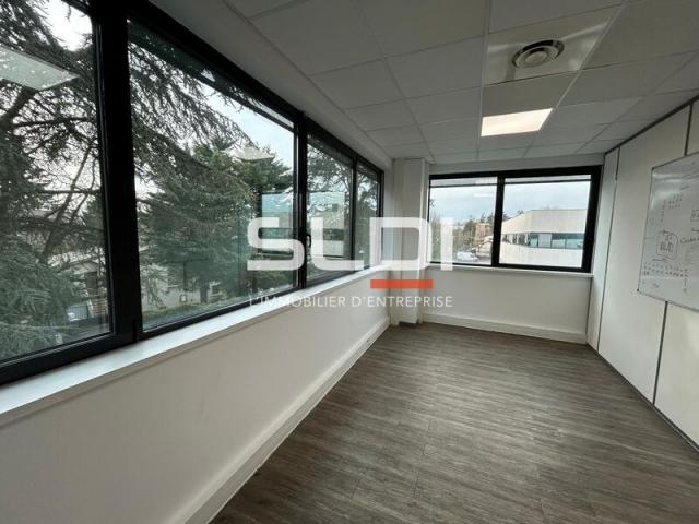 Bureaux A LOUER - CHAMPAGNE AU MONT D'OR - 1 069 m²