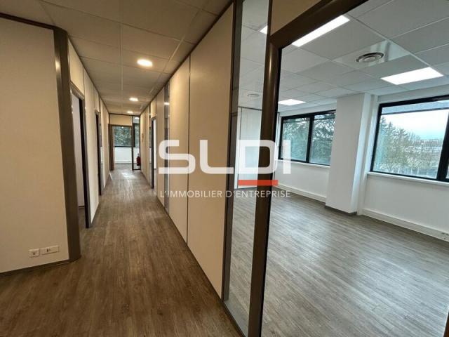 Bureaux A LOUER - CHAMPAGNE AU MONT D'OR - 1 069 m²