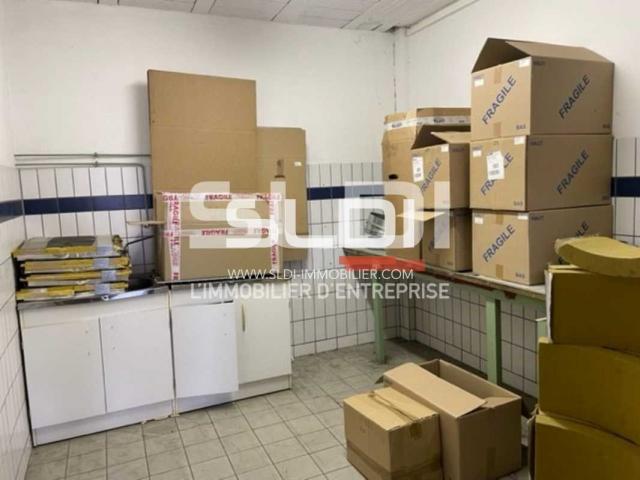 Locaux d'activités A LOUER - VILLEURBANNE - 252 m²