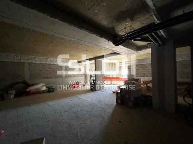 Commerces A LOUER - JASSANS RIOTTIER - 197 m²