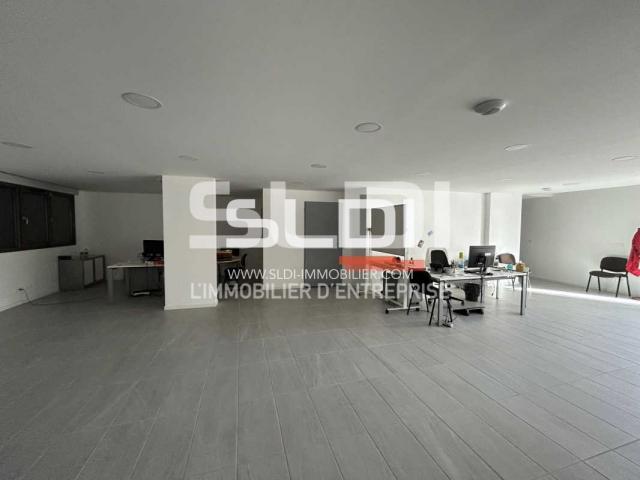 Commerces A LOUER - JASSANS RIOTTIER - 197 m²