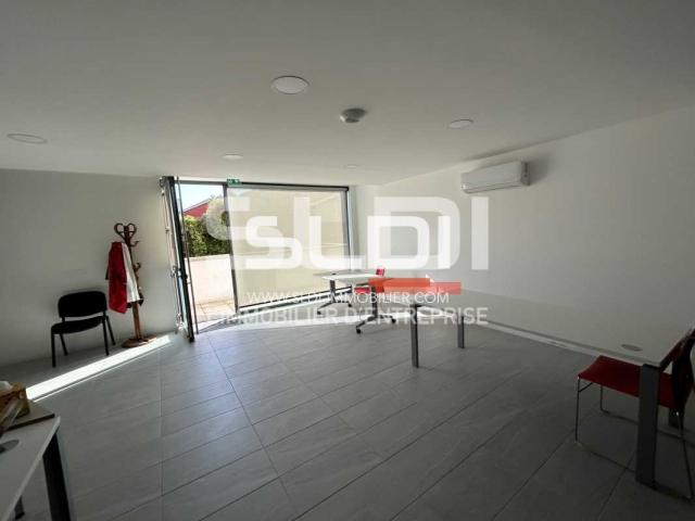 Commerces A LOUER - JASSANS RIOTTIER - 197 m²