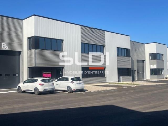 Locaux d'activités A VENDRE - OULLINS-PIERRE-BÉNITE - 2 382 m²