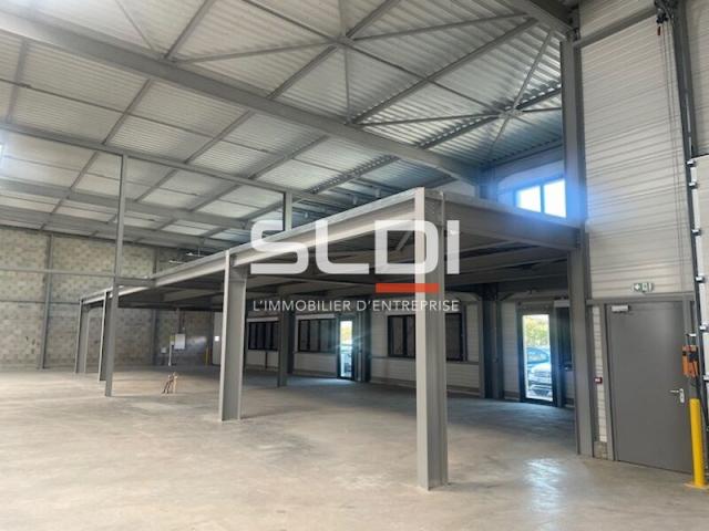 Locaux d'activités A VENDRE - OULLINS-PIERRE-BÉNITE - 2 382 m²