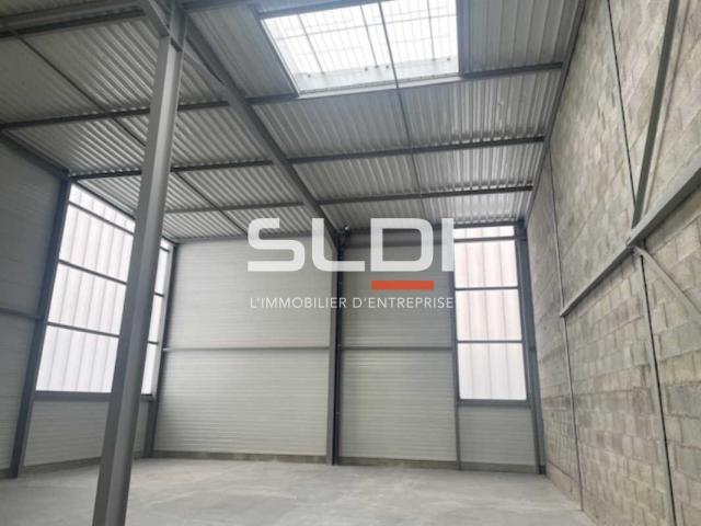 Locaux d'activités A VENDRE - OULLINS-PIERRE-BÉNITE - 2 382 m²