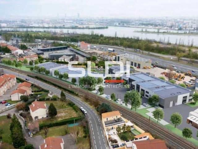 Locaux d'activités A VENDRE - OULLINS-PIERRE-BÉNITE - 2 382 m²