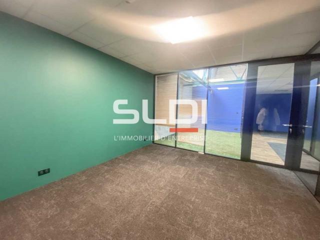 Locaux d'activités A LOUER - VILLEURBANNE - 994 m²