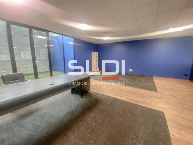 Locaux d'activités A LOUER - VILLEURBANNE - 994 m²