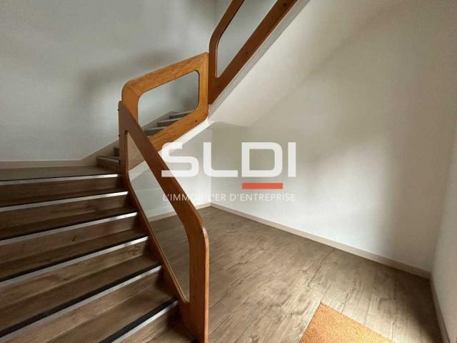 Bureaux A LOUER - CHARBONNIERES LES BAINS - 154 m²