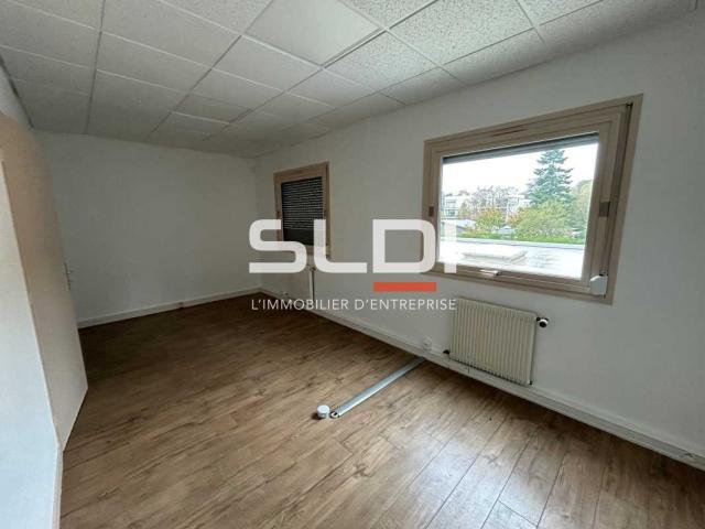 Bureaux A LOUER - CHARBONNIERES LES BAINS - 154 m²