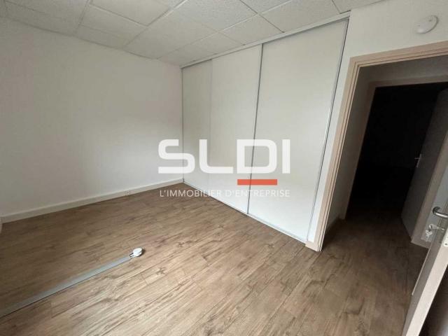 Bureaux A LOUER - CHARBONNIERES LES BAINS - 154 m²