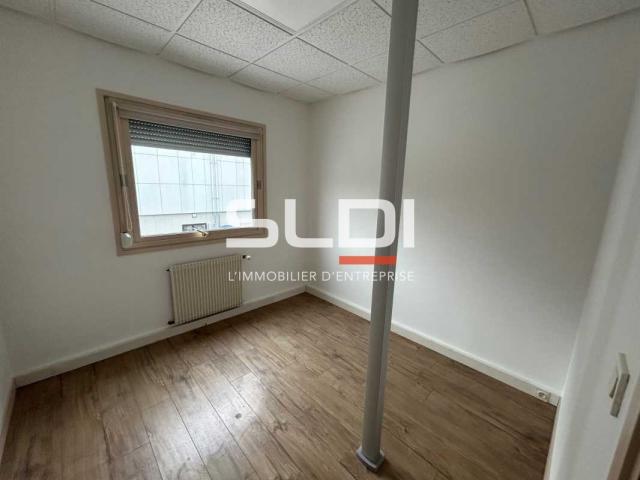 Bureaux A LOUER - CHARBONNIERES LES BAINS - 154 m²