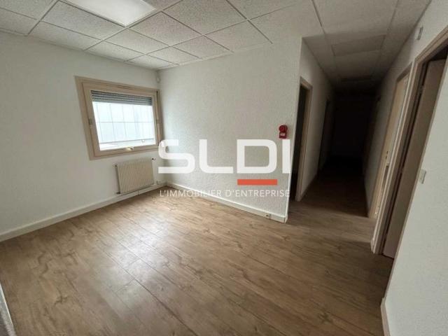Bureaux A LOUER - CHARBONNIERES LES BAINS - 154 m²
