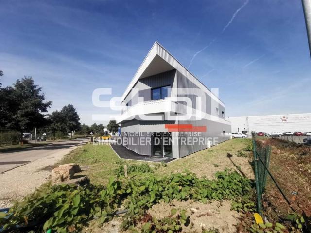 Commerces A LOUER - BOURGOIN JALLIEU - 594 m²