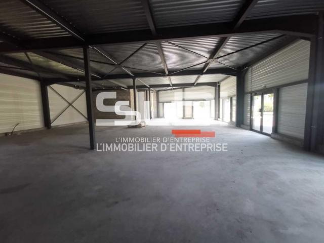 Commerces A LOUER - BOURGOIN JALLIEU - 594 m²