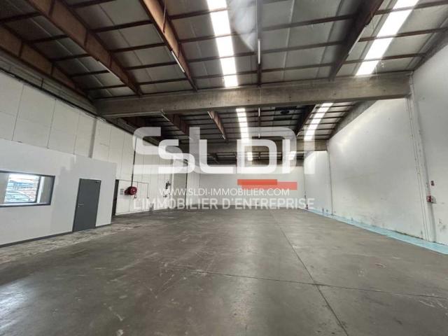Locaux d'activités A LOUER - SAINT PRIEST - 810 m²