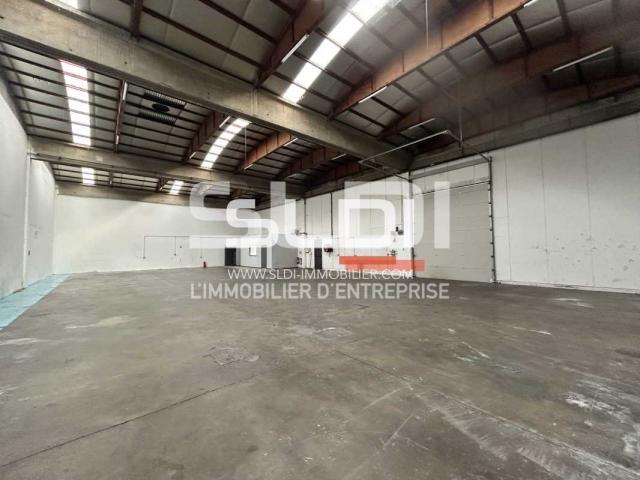 Locaux d'activités A LOUER - SAINT PRIEST - 810 m²
