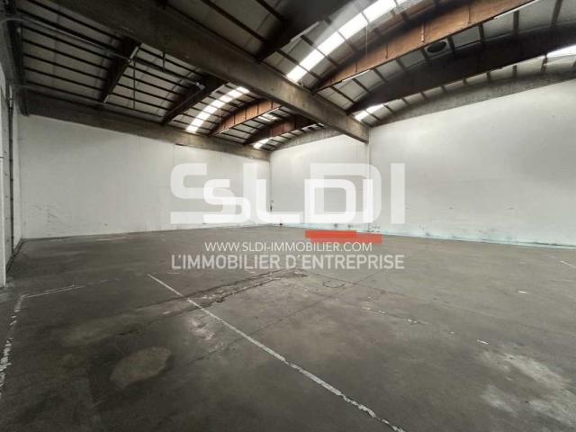 Locaux d'activités A LOUER - SAINT PRIEST - 810 m²