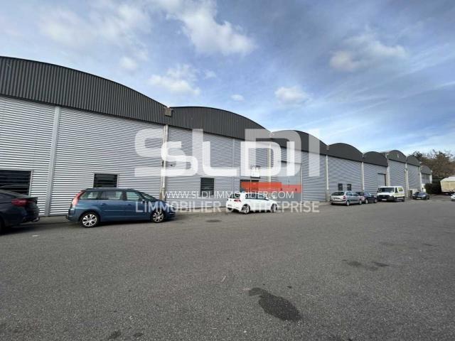 Locaux d'activités A LOUER - SAINT PRIEST - 810 m²