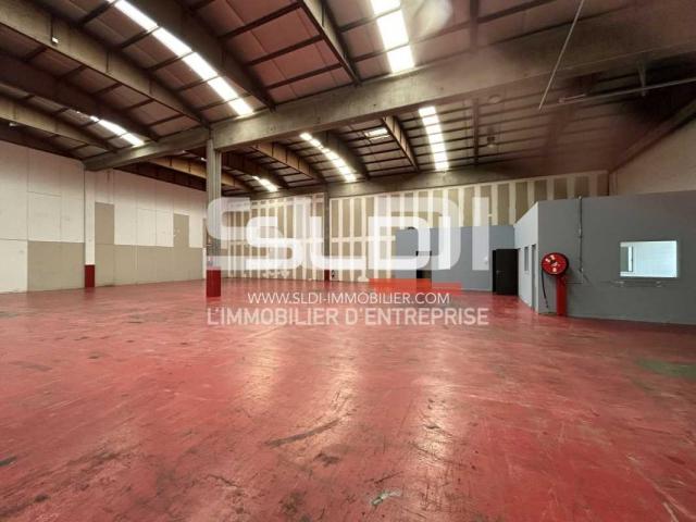 Locaux d'activités A LOUER - SAINT PRIEST - 810 m²