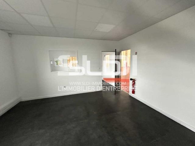 Locaux d'activités A LOUER - SAINT PRIEST - 810 m²