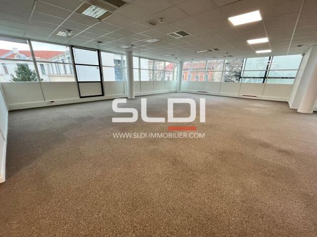Bureaux A LOUER - LYON - 2 350 m²
