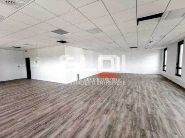 Bureaux A VENDRE OU A LOUER - VAULX MILIEU - 168 m²