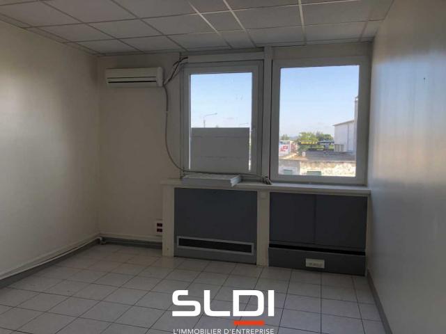 Bureaux A LOUER - DECINES CHARPIEU - 175 m²