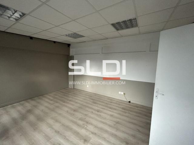 Locaux d'activités A LOUER - GENAY - 331 m²