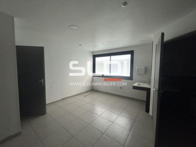 Locaux d'activités A LOUER - GENAY - 331 m²