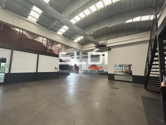 Locaux d'activités A LOUER - GENAY - 331 m²
