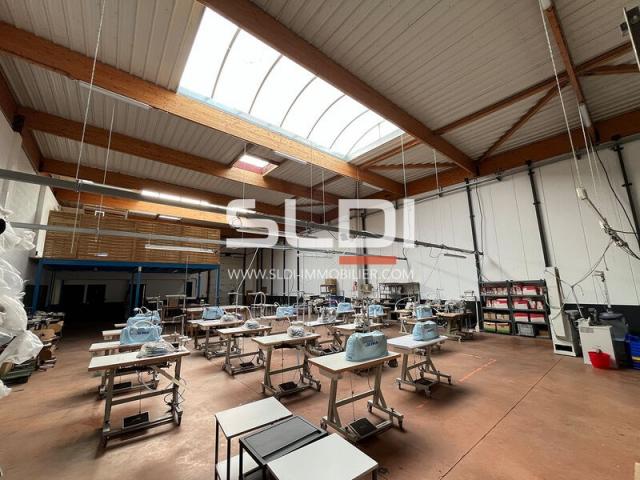 Locaux d'activités A LOUER - DECINES CHARPIEU - 1 926 m²