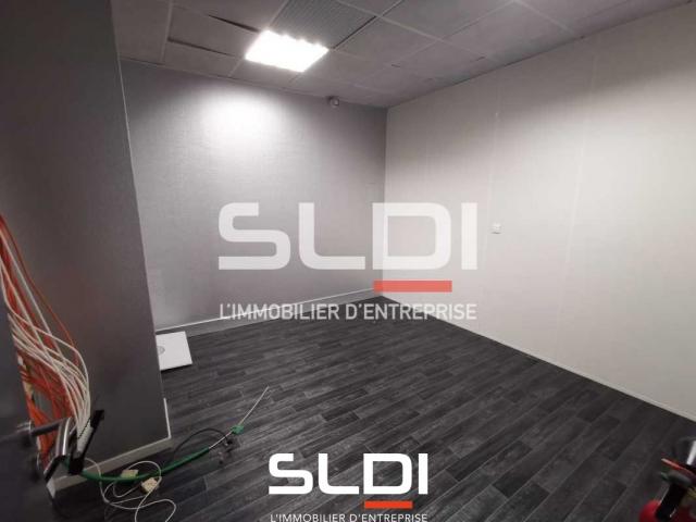 Bureaux A LOUER - VAULX MILIEU - 242 m²