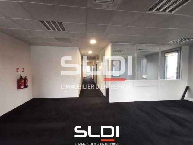 Bureaux A LOUER - VAULX MILIEU - 242 m²