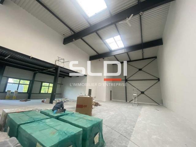 Locaux d'activités A LOUER - SAINT PRIEST - 456 m²