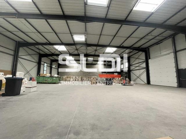 Locaux d'activités A LOUER - SAINT PRIEST - 328 m²