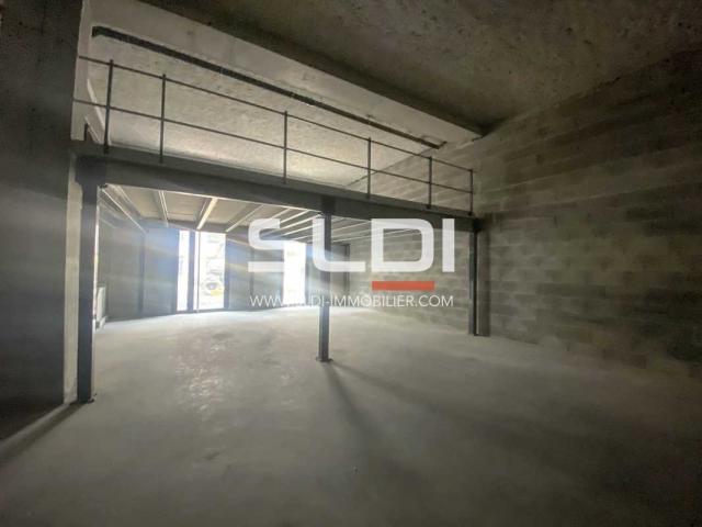 Commerces A LOUER - VILLEURBANNE - 399 m²