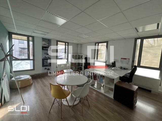 Bureaux A LOUER - LIMAS - 603 m²