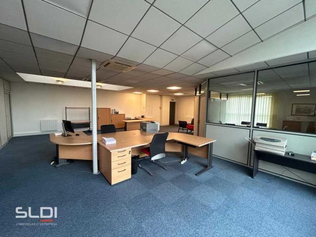 Bureaux A LOUER - LIMAS - 228 m²
