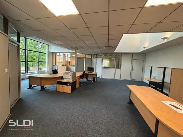 Bureaux A LOUER - LIMAS - 228 m²