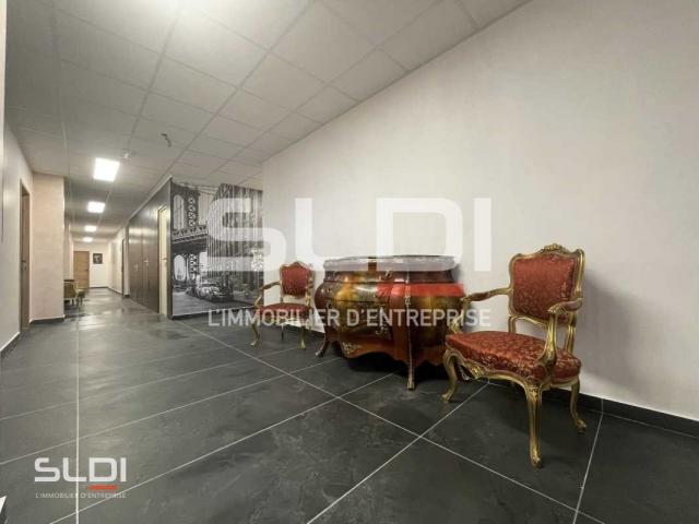 Bureaux A LOUER - SAINT PRIEST - 450 m²