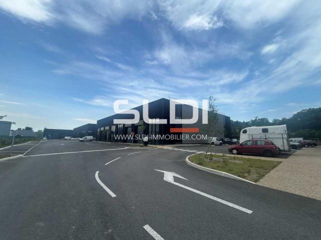 Locaux d'activités A VENDRE - TREVOUX - 150 m²