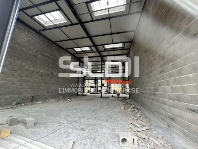 Locaux d'activités A VENDRE - TREVOUX - 150 m²