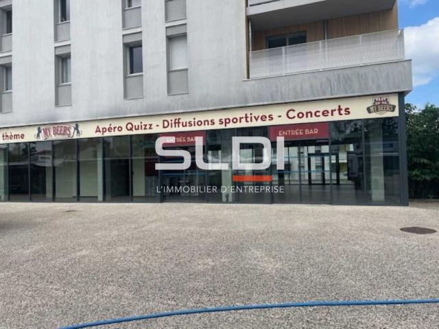 Commerces A VENDRE - SATHONAY CAMP - 296 m²